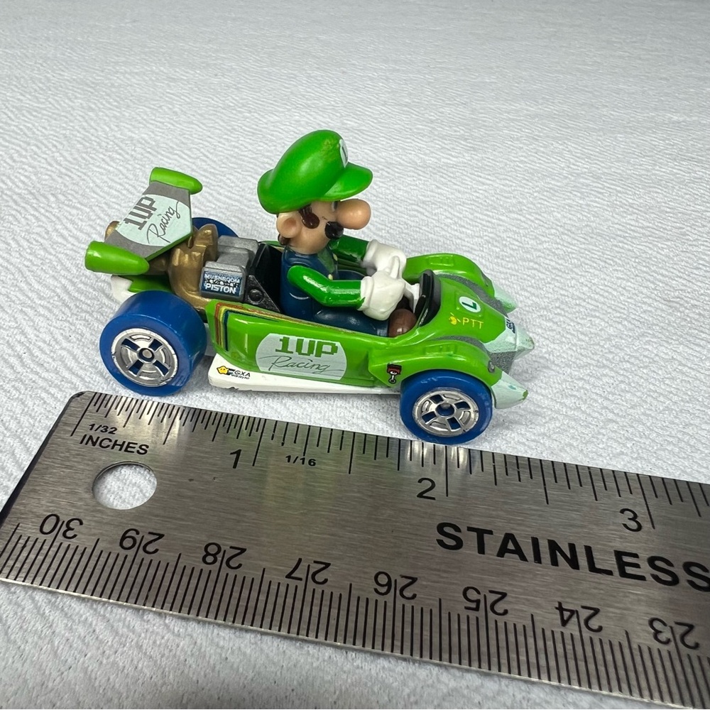 Hot Wheels Mario Kart Luigi Standard Kart 2018 Mattel Nintendo Diecast - Picture 6 of 6